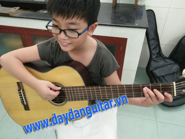 GIA SƯ GUITAR TAI NHA