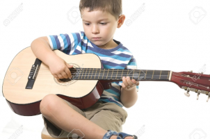 Gia sư dạy đàn Guitar cho trẻ em tại nhà