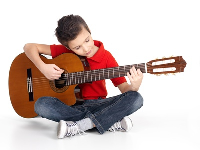 Cách chọn đàn Guitar cho trẻ em