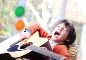Lứa tuổi phù hợp để học Guitar ở trẻ nhỏ