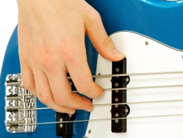 Những nét về người chơi Guitar Bass & Phương pháp tập luyện